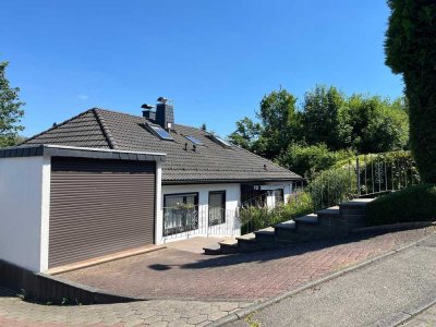 Freistehendes Einfamilienhaus mit großer Terrasse und Balkon in ruhiger Lage von Wipperfürth