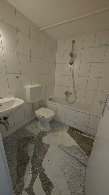 Sanierter Sonniges 4 Raum Kueche Inklusiv 2 badezimmer Wohnung