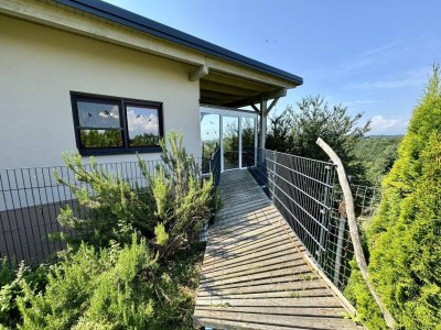 Exklusives Wohnen mit Blick über die Landschaft und vielen Extras ...!