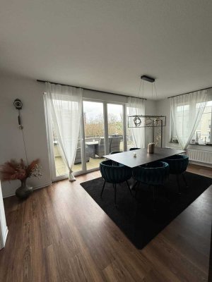 Exklusive 3-Zimmer-Penthouse-Wohnung mit Balkon und EBK in Frankfurt am Main