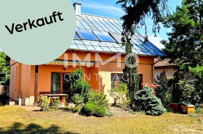 VERKAUFT: Charmantes Haus mit schönem Garten - Loft im Obergeschoß, Keller und Garage