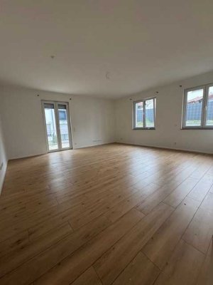 Lichtdurchflutete hochwertige  3 Zimmer mit  2 Terrassen zur Miete in OFF