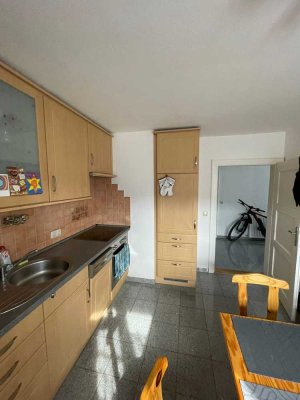 Geschmackvolle 2-Raum-Wohnung mit Balkon und Einbauküche in 85625 Glonn