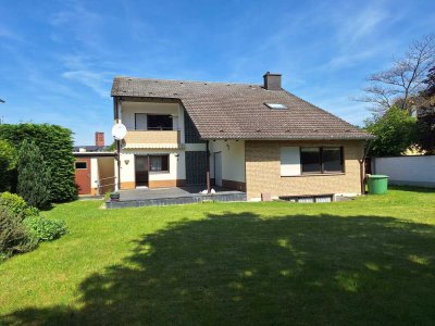 Freistehendes Einfamilienhaus im Herzen von Zülpich mit großem Garten mit Garage & 2 Stellplätzen