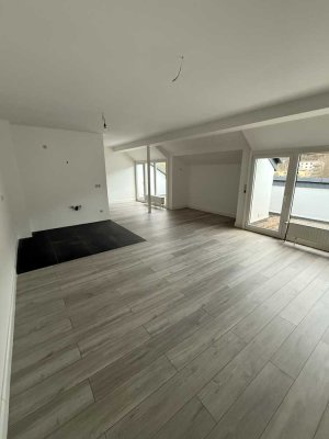 Frisch sanierte 2-Raum-Penthouse-Wohnung mit Balkon in Schlangenbad