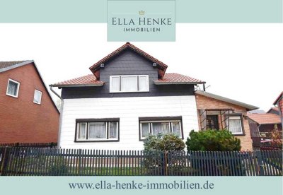 Freistehendes Einfamilienhaus zum Modernisieren mit 5 Zimmern + 2 Garagen.