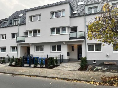 Moderne neu sanierte 2 Zimmer Wohnung mit Küche in Leverkusen