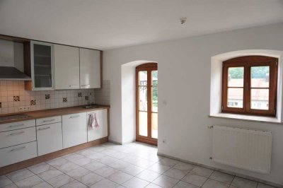 Schöne, großzügige 3-Zimmerwohnung mit Süd-Balkon, Einbauküche und Garage