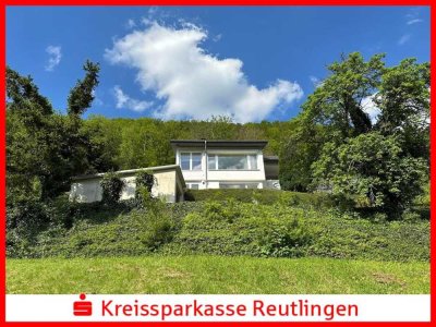 Exklusives Einfamilienhaus in Hanglage mit Blick auf den Hohen Urach