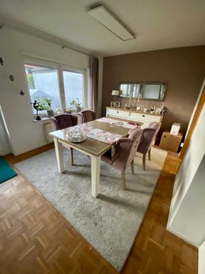 Großzügige lichtdurchflutete 4-Zimmer-Wohnung mit Terrasse, Garten, Garage und Stellplatz