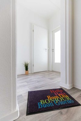 Eine Wohnung zum Verlieben - frisch sanierte 2-Raum-Wohnung mit Aufzug und großem Balkon