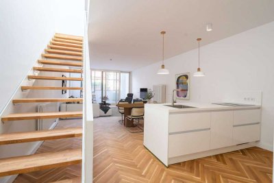 Stilvoll Wohnen auf zwei Ebenen: Gehobene Maisonette-Wohnung im denkmalgeschützten Altbau