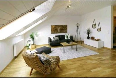 PRiVAT! Geräumige 2-ZKB * inkl. EBK u. Stellplatz * zzgl. 60 qm Dachspeicher *