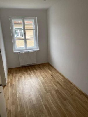 Sanierte 2 Zimmer Altbaumietwohnung