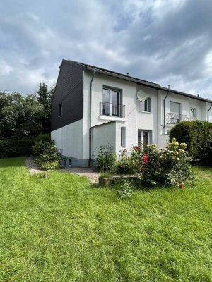 Gepflegtes Reihenendhaus mit großem Garten und Garage auf einem Erbpachtgrundstück