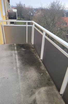 Großzügige Wohnung mit Balkon und Wohnküche!!!