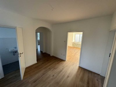 Renovierte 4-Zimmer-Erdgeschoßwohnung mit Balkon und Dachterrasse