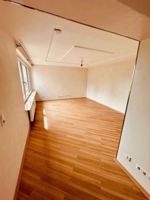 Geschmackvolle 2,5-Zimmer-Penthouse-Wohnung mit lux. Innenausstattung und einzigartigem Ausblick