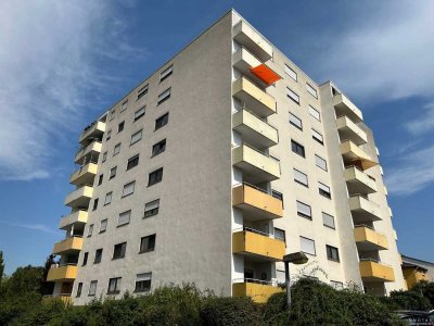 Drei-Zimmer-Wohnung im 5. Obergeschoss mit Balkon und Stellplatz im Freien