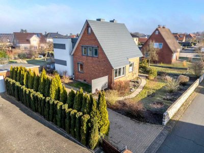 Saniertes Einfamilienhaus mit Anbau und großem Garten in Adendorf