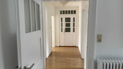 Helle 3 Zimmer Wohnung mit Balkon und Einbauküche in B-B Weststadt