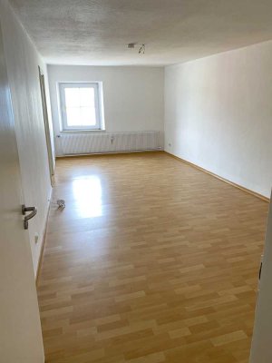 3-Zi-Altbau-Whg, Küche, Bad, WC in NEW zentrale Lage zu vermieten