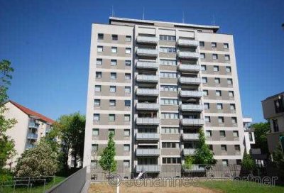 * Moderne und helle 2,5-Wohnung mit Balkon - ID:  6361 *