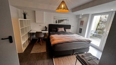 Schönes möbliertes 1,5 Zimmer Apartment mit separatem Eingang und eigener Terrasse