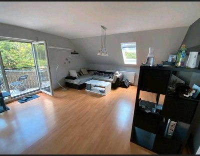 Ansprechende 3-Zimmer-Dachgeschosswohnung mit Balkon und EBK in Auengrund