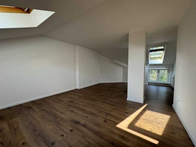 Erstbezug nach Renovierung ! 3-Zimmer DG-Wohnung im Herzen von Bernau!