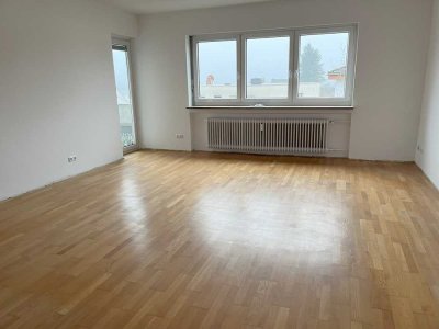 ** Helle 4-Zimmer-Wohnung mit Balkon in Kelkheim-Hornau **