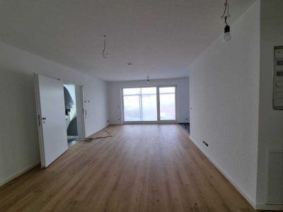 Erstbezug schöne 3-Zimmer-Neubauwohnung mit Balkon und EBK