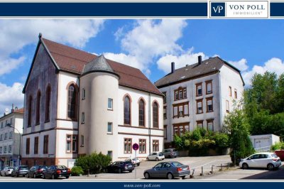 Gebäudeensemble mit Mehrfamilienhaus, Bauplatz und Kirchengebäude in zentraler Lage von Pirmasens