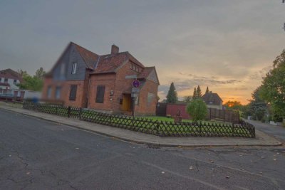 Altbau-Schnäppchen in schöner Lage mit (Bau-) Grundstück