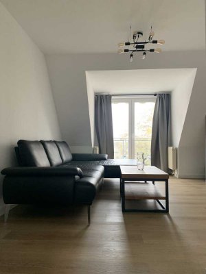 Möblierte, stilvolle, vollst. renovierte 2,5 Maisonette-Wohnung mit EBK