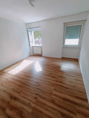 helle 2 ZKB-Wohnung mit 3-fach verglasten Fenstern