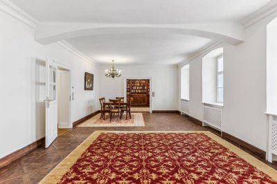 Historische Altbauwohnung am Karmeliterplatz