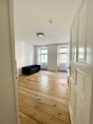 Wunderschöne 2 Zimmer Altbau Wohnung in Bestlage zwischen Mitte und Charlottenburg! Bitte lesen