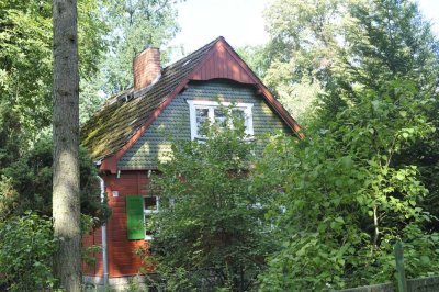 Wunderschönes historisches Holzhaus mit großem Garten