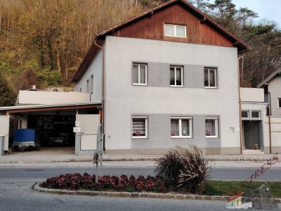 Neuer Preis! Zweifamilienhaus mit 2 getrennt begehbaren Wohnbereichen wartet auf Sie! Sofort beziehbar!