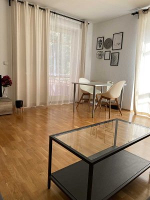 Schöne, helle 2-Zimmer-Wohnung mit EBK + Garderobenzimmer in Berlin Biesdorf