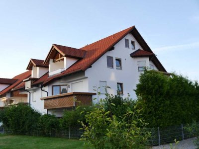 Stilvolle, gepflegte 3,5-Zimmer-Maisonette-Wohnung mit Balkon und EBK in Erkheim im Unterallgäu