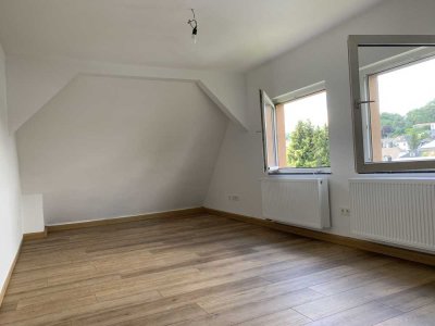 Erstbezug nach Sanierung: Exklusive 2-Raum-DG-Wohnung in Wetzlar