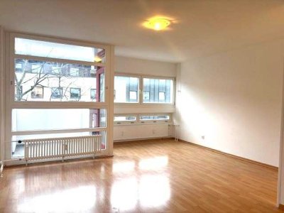 * WOHNEN IN HALENSEE: RUHIGES APPARTEMENT NAHE KUDAMM! MIT BALKON,  LAMINAT & DUSCHBAD! *