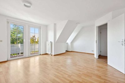 �Traumimmobilien in Weimar: Renovierte Dachgeschosswohnung mit Stellplatz – Sofort verfügbar!