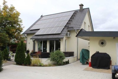 Modernes KfW40-Passivhaus mit Photovoltaikanlage und durchdachter Raumaufteilung – Ideal für Familie