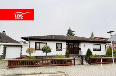 Bezugsfrei: : Repräsentatives, großzügiges EFH als Bungalow in guter Lage mit Charme und Potenzial