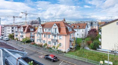 Sehr schöne 3,5 Zimmmer-DG-Wohnung mit Balkon und Einbauküche in Lörrach