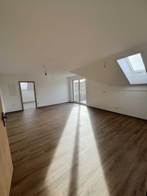 Schöne 2-Zimmer-DG-Wohnung mit geh. Innenausstattung mit Balkon und EBK in Rottenburg an der Laaber