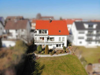 Traumhaftes Zweifamilienhaus mit Gartenparadies & Aussicht